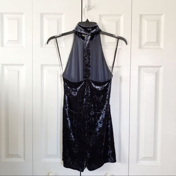 JUNE & HUDSON Mock Neck Velvet Romper 1/L - Picture 4 of 8